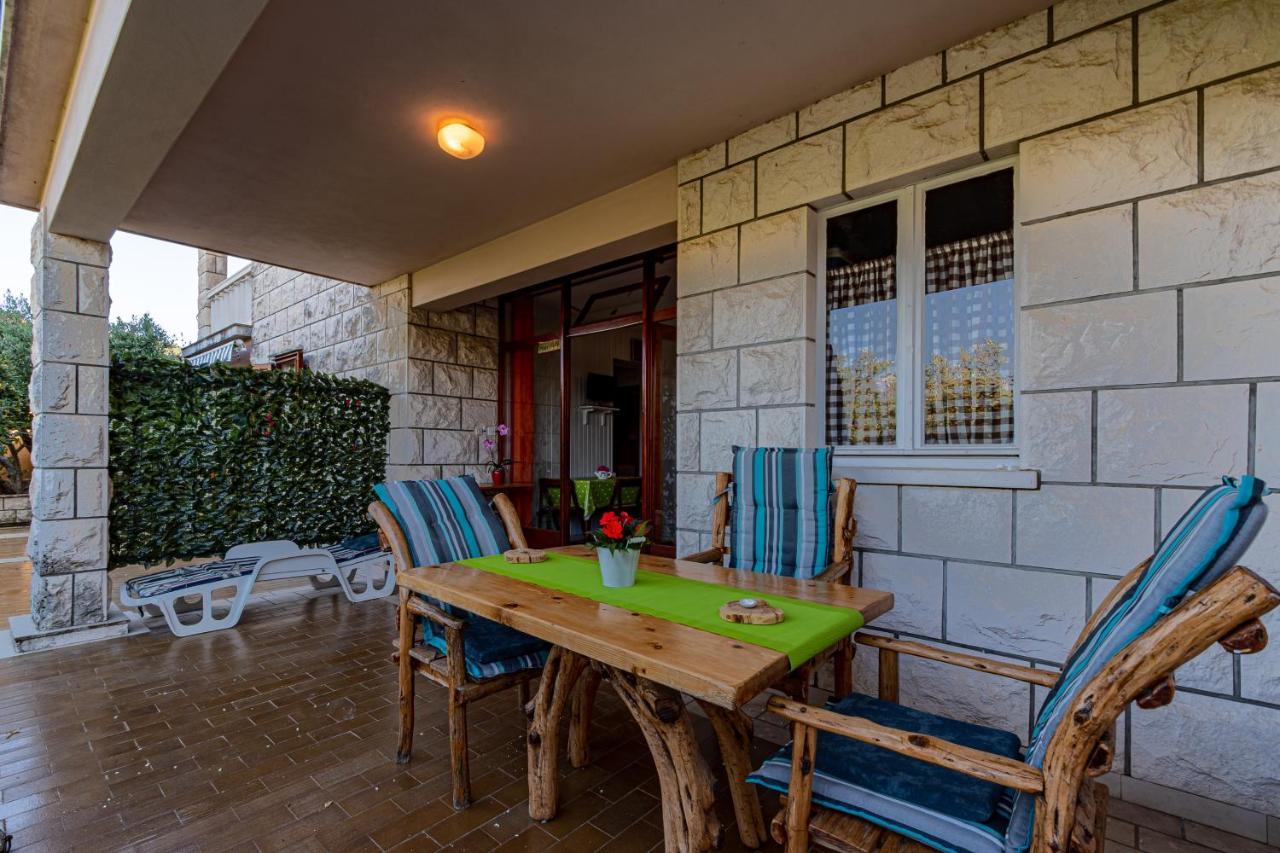 Apartments Mak Račišće エクステリア 写真