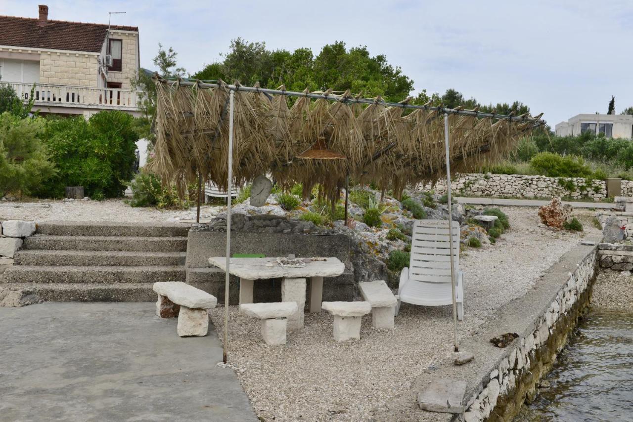 Apartments Mak Račišće エクステリア 写真